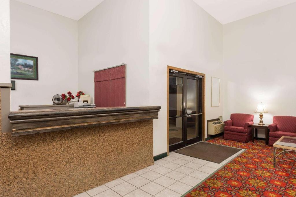 Quality Inn & Suites Earth City Esterno foto