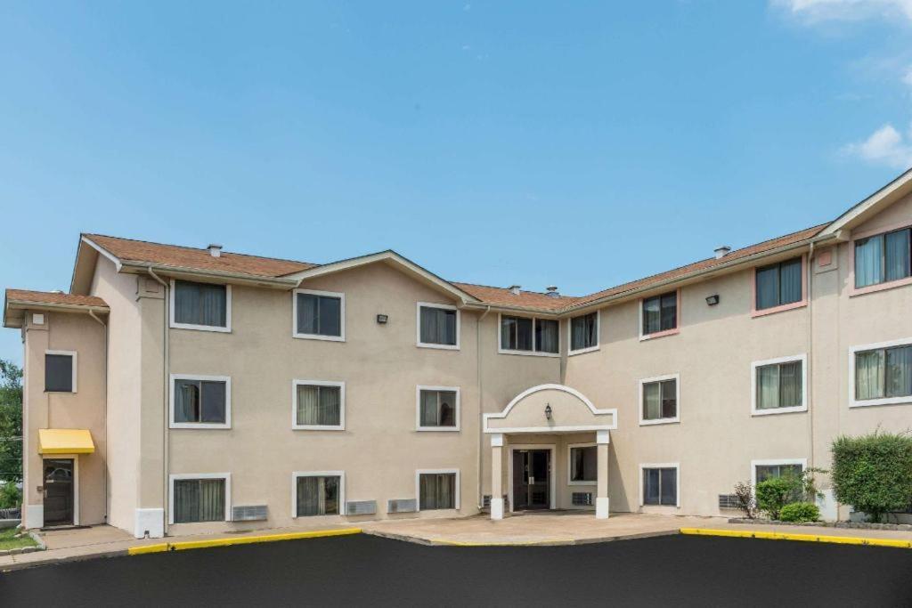 Quality Inn & Suites Earth City Esterno foto