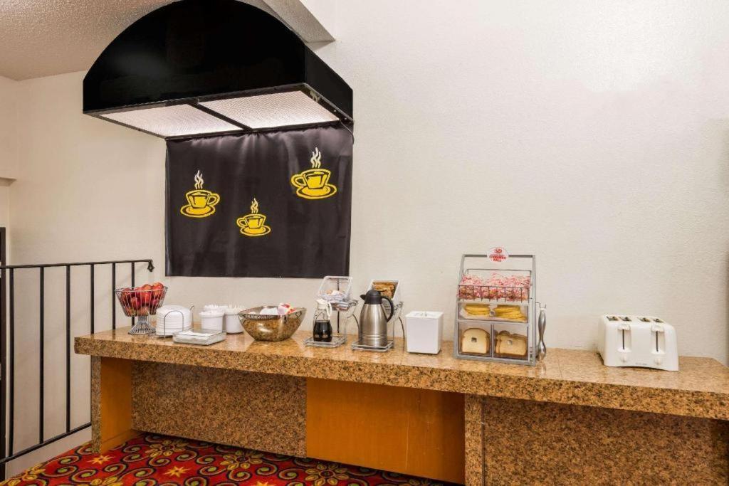 Quality Inn & Suites Earth City Esterno foto