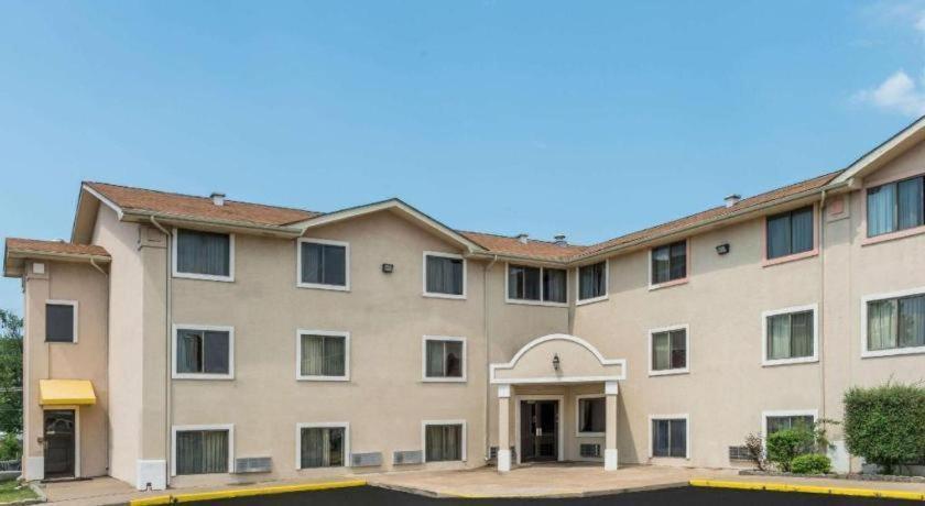 Quality Inn & Suites Earth City Esterno foto