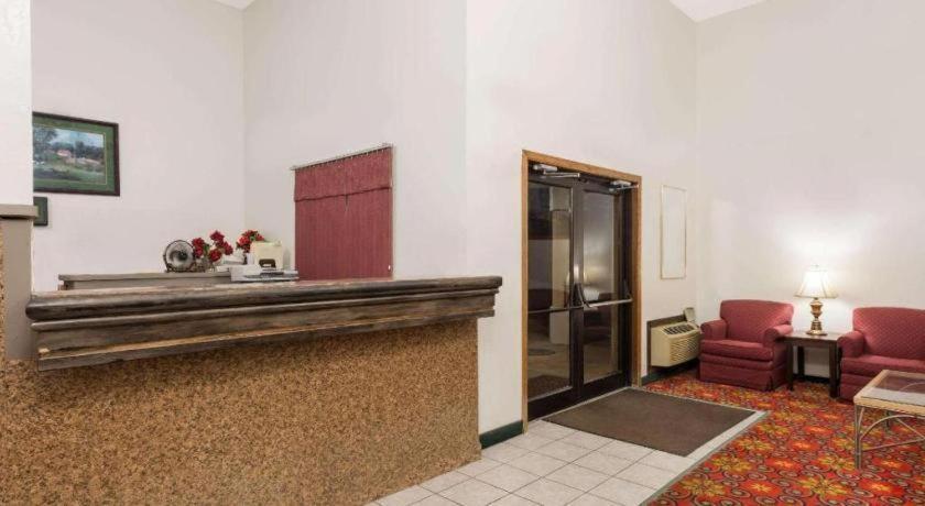 Quality Inn & Suites Earth City Esterno foto