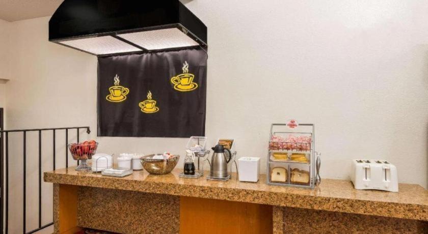 Quality Inn & Suites Earth City Esterno foto